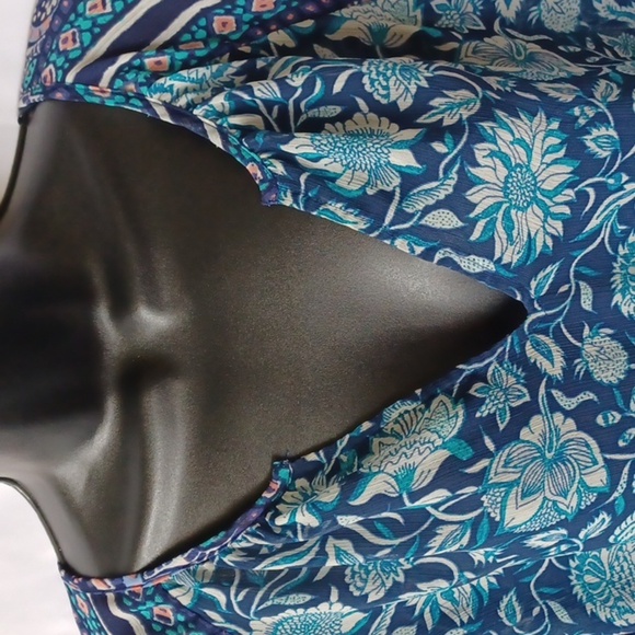 Lucky Brand Top - boho style, v-neck,  tie drawstring bottom,  elastic arm holes - Picture 2 of 8